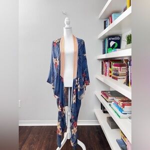 Midnight Bakery Hi Lo Floral Print Kimono Med/Large